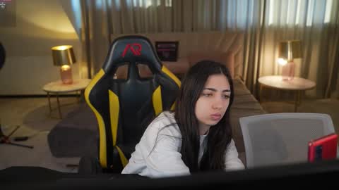 Lana online show from 4, 3, 2026