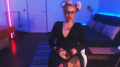 Victoria online show from 22, 12, 2024