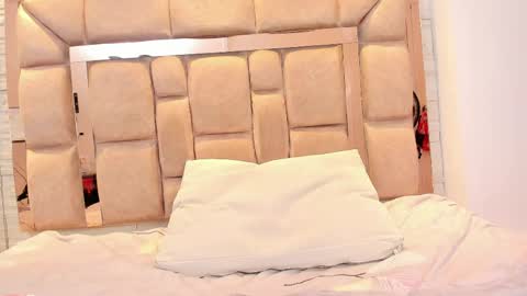 Snapshot of pocahontas_pow chatting on 11, 5, 2026 Pocahontas online show from 11, 5, 2026