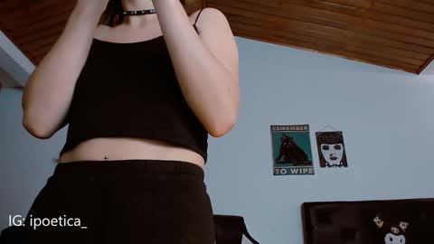 Snapshot of poeeticaa_ chatting on 4, 1, 2025 IG ipoetica online show from 4, 1, 2025