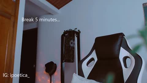 Snapshot of poeeticaa_ chatting on 18, 1, 2025 IG ipoetica online show from 18, 1, 2025