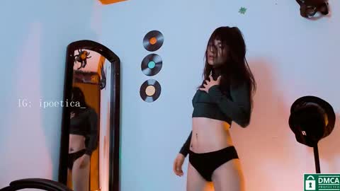 Snapshot of poeeticaa_ chatting on 27, 11, 2025 IG ipoetica online show from 27, 11, 2025