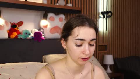 Snapshot of polly_bee chatting on 7, 3, 2026 Polly online show from 7, 3, 2026