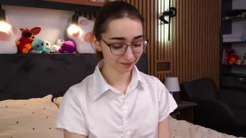Snapshot of polly_bee chatting on 24, 3, 2026 Polly online show from 24, 3, 2026