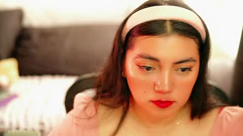 Poppy Kensington online show from 16, 4, 2026