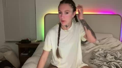 PoppyQuinn online show from 2, 4, 2026