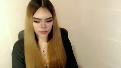 Snapshot of preciousangel69xxx chatting on 18, 5, 2026 MAXXINE online show from 18, 5, 2026