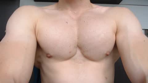 Snapshot of preettyboyx chatting on 7, 10, 2025 JUAN online show from 7, 10, 2025