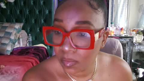 Snapshot of pretty69queen chatting on 23, 6, 2026 Yasmine pretty online show from 23, 6, 2026
