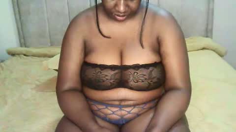 Snapshot of pretty_bums chatting on 28, 9, 2025 chichi online show from 28, 9, 2025