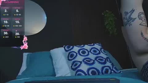 pretty_cristal22 online show from 18, 12, 2025