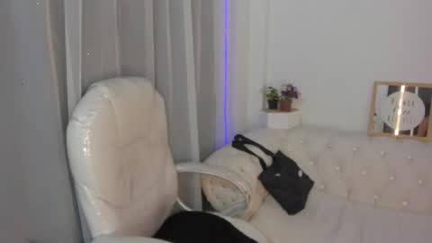 pretty online show from 2, 12, 2025