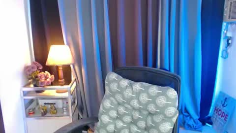 Snapshot of pretty_kimxxx chatting on 29, 10, 2025 Kim online show from 29, 10, 2025