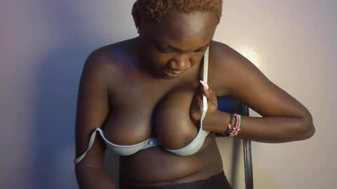 pretty_lucie online show from 8, 4, 2026