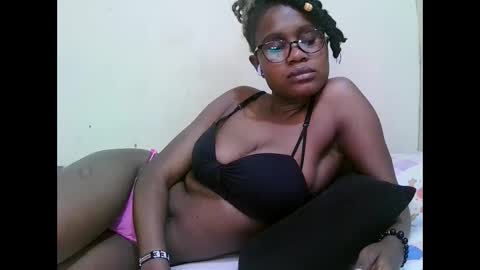 Snapshot of pretty_mellan chatting on 2, 2, 2025 pretty_mellan online show from 2, 2, 2025