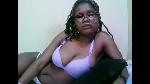 Snapshot of pretty_mellan chatting on 2, 3, 2025 pretty_mellan online show from 2, 3, 2025