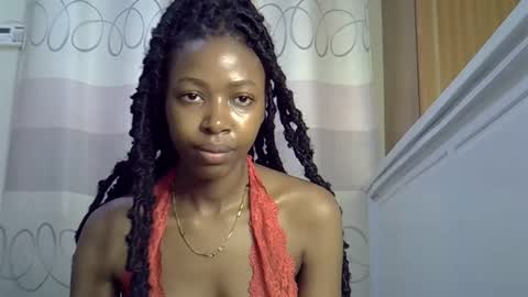 Snapshot of pretty_petite24 chatting on 27, 1, 2025 pretty_petite24 online show from 27, 1, 2025