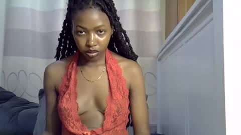 Snapshot of pretty_petite24 chatting on 27, 1, 2025 pretty_petite24 online show from 27, 1, 2025