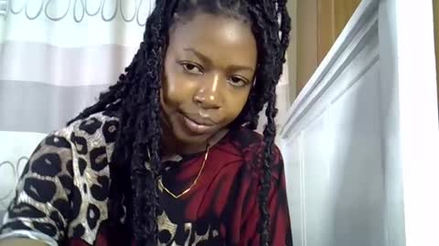 Snapshot of pretty_petite24 chatting on 28, 1, 2025 pretty_petite24 online show from 28, 1, 2025