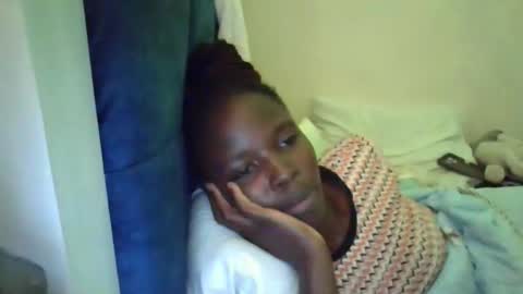 Snapshot of pretty_petite_ebony chatting on 27, 4, 2026 pretty_petite_ebony online show from 27, 4, 2026