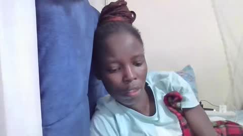 Snapshot of pretty_petite_ebony chatting on 7, 5, 2026 pretty_petite_ebony online show from 7, 5, 2026