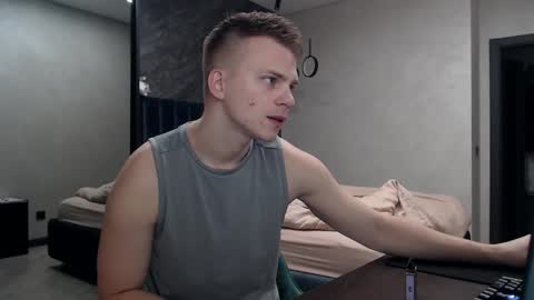 Snapshot of pretty_sweety chatting on 27, 10, 2025 Justin online show from 27, 10, 2025