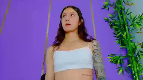 Snapshot of prettybunnies08 chatting on 19, 9, 2025 Enzo Denis online show from 19, 9, 2025