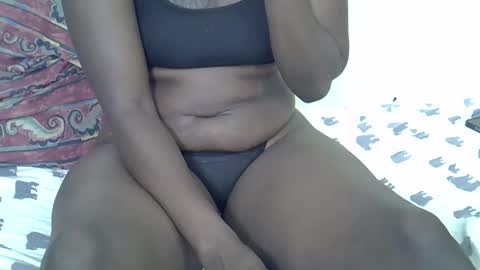 Snapshot of prettyliz30 chatting on 17, 10, 2025 LILIAN online show from 17, 10, 2025