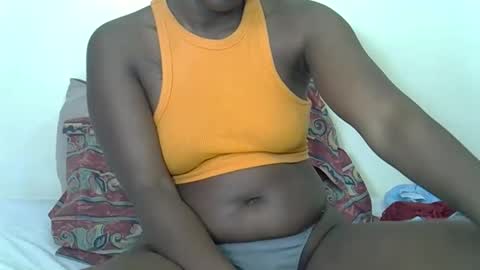 Snapshot of prettyliz30 chatting on 24, 11, 2025 LILIAN online show from 24, 11, 2025