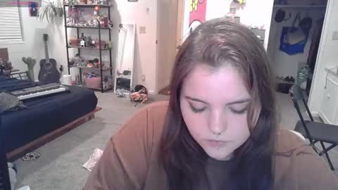 pretttypearl online show from 31, 10, 2025