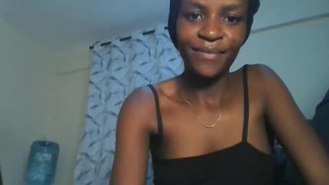 Snapshot of prettypussy_24 chatting on 25, 5, 2026 prettypussy_24 online show from 25, 5, 2026