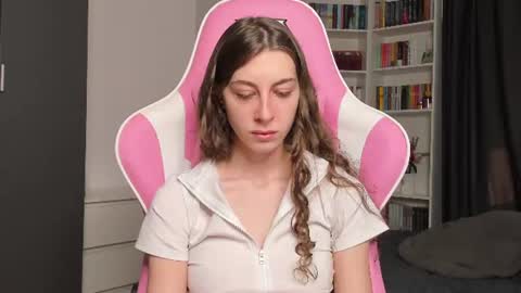 Snapshot of prettysomething chatting on 10, 7, 2026 Sophie next stream will be at Monday i will wait you guys online show from 10, 7, 2026
