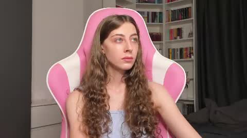Snapshot of prettysomething chatting on 14, 7, 2026 Sophie next stream will be at Monday i will wait you guys online show from 14, 7, 2026