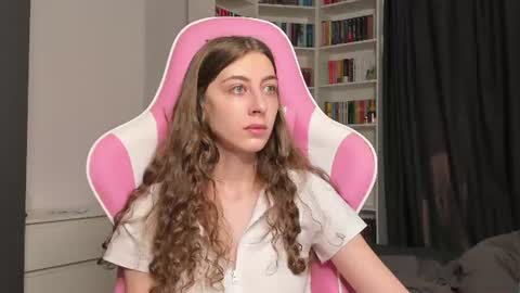 Snapshot of prettysomething chatting on 18, 7, 2026 Sophie next stream will be at Monday i will wait you guys online show from 18, 7, 2026