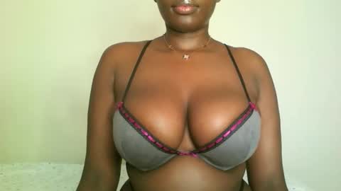 Snapshot of prettyvishy chatting on 19, 4, 2026 prettyvishy online show from 19, 4, 2026