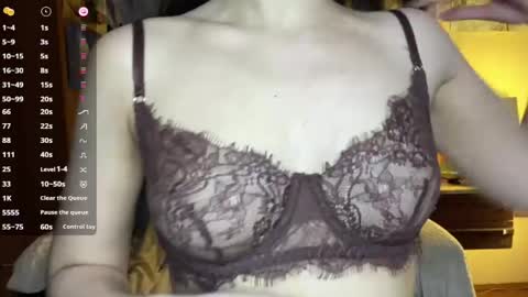 Snapshot of pricillahoinacki chatting on 25, 4, 2026 Amelia online show from 25, 4, 2026