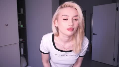 Snapshot of princess_blondee chatting on 7, 4, 2026 Scarlette online show from 7, 4, 2026