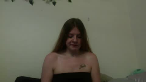 Snapshot of princesssnowflk84 chatting on 8, 7, 2026 princesssnowflk84 online show from 8, 7, 2026