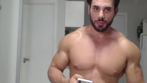 Snapshot of promuscles4u chatting on 14, 2, 2025 promuscles4u online show from 14, 2, 2025