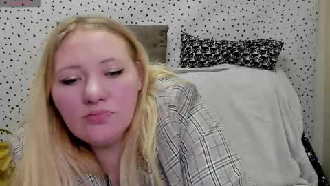 Snapshot of puffybun chatting on 4, 3, 2026 puffybun online show from 4, 3, 2026