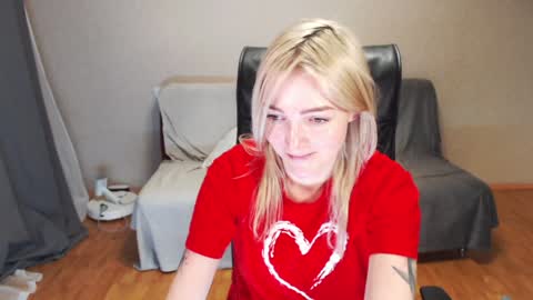 Snapshot of puma_ma chatting on 19, 12, 2024 Polly online show from 19, 12, 2024