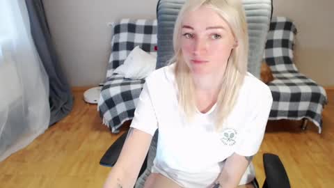 Snapshot of puma_ma chatting on 11, 4, 2026 Polly online show from 11, 4, 2026