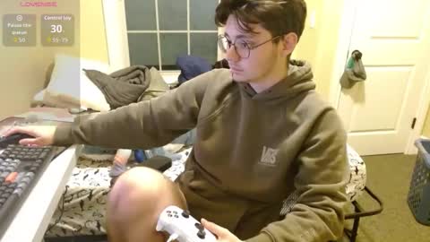 Snapshot of pupvex chatting on 9, 11, 2025 Vander Waals online show from 9, 11, 2025