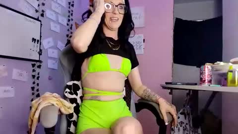 Purple2StayThnxxx online show from 4, 12, 2025