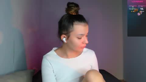 Snapshot of purple_peach chatting on 12, 10, 2025 Carolyn online show from 12, 10, 2025