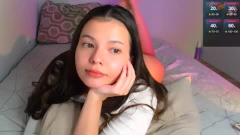 Snapshot of purple_peach chatting on 23, 10, 2025 Carolyn online show from 23, 10, 2025