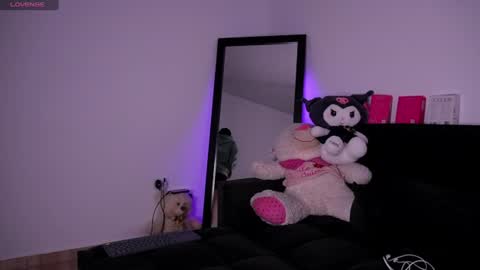 Snapshot of purplesnake_ chatting on 22, 7, 2026 Alynn online show from 22, 7, 2026