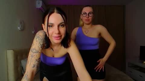 Snapshot of pussy_palace_ chatting on 11, 11, 2025 Lina and Julia online show from 11, 11, 2025
