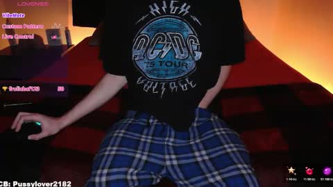 Snapshot of pussylover2182 chatting on 19, 11, 2025 pussylover2182 online show from 19, 11, 2025