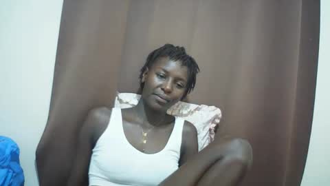 Snapshot of queen_0012 chatting on 17, 5, 2026 asher online show from 17, 5, 2026
